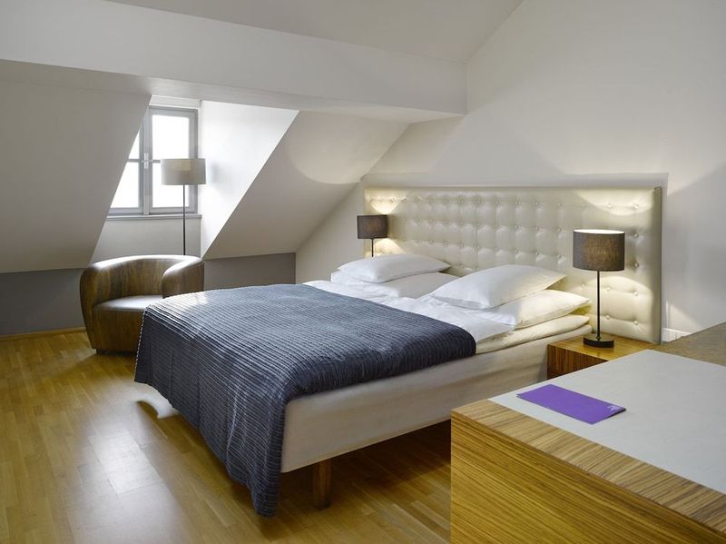 The ICON Hotel & Lounge - Image 4