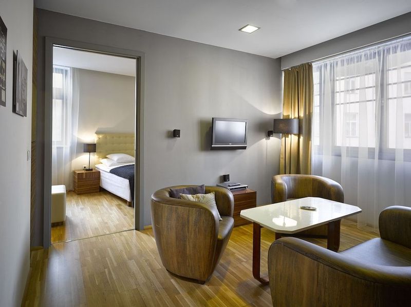 The ICON Hotel & Lounge - Image 2