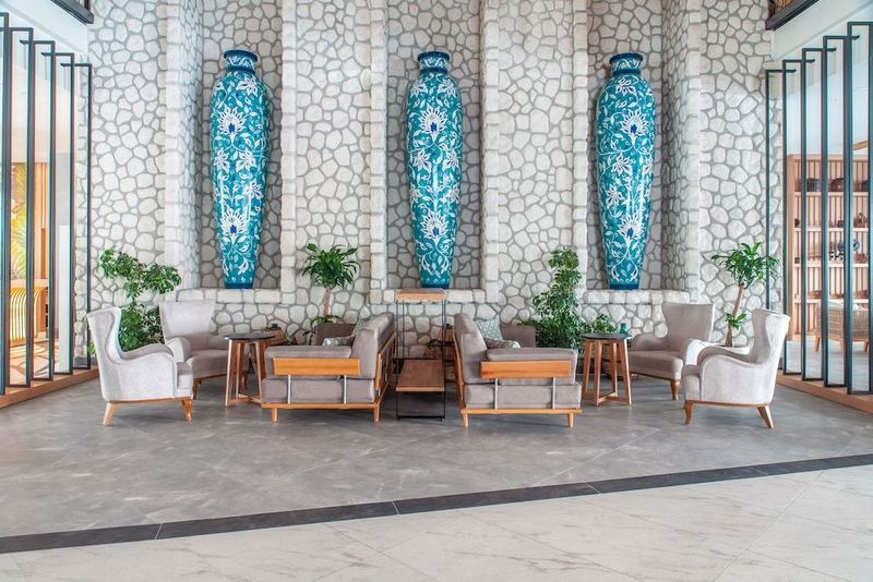 Side Royal Style Hotel - Image 7