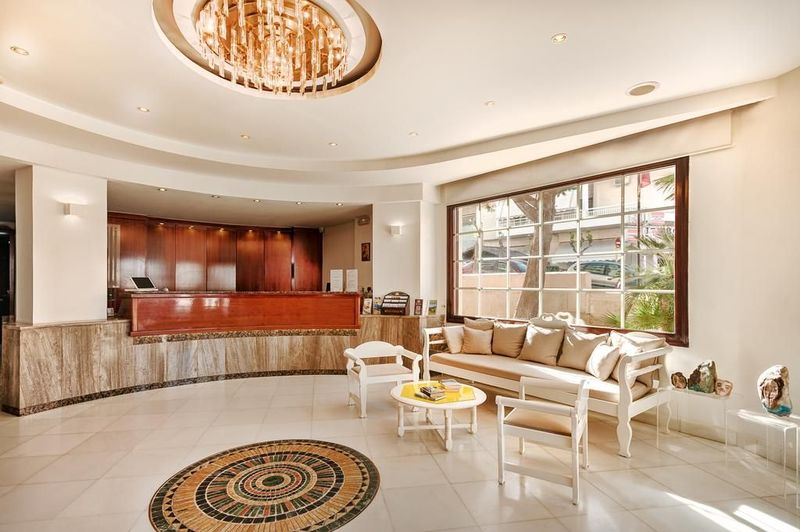 Elina Hotel Apartments - Image 3