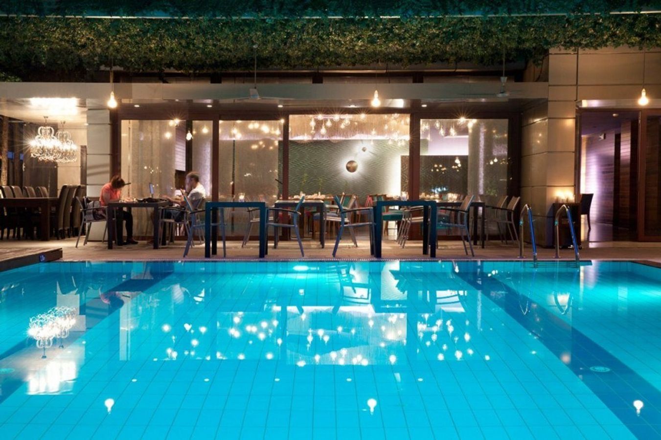Lazart Hotel i Thessaloniki inviterer dig til en luksuriøs indkvartering i udkanten af ??byen med adgang til en pool og en dejlig restaurant.