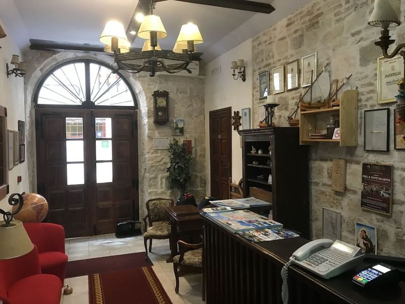 Heritage Hotel Tragos - Image 4