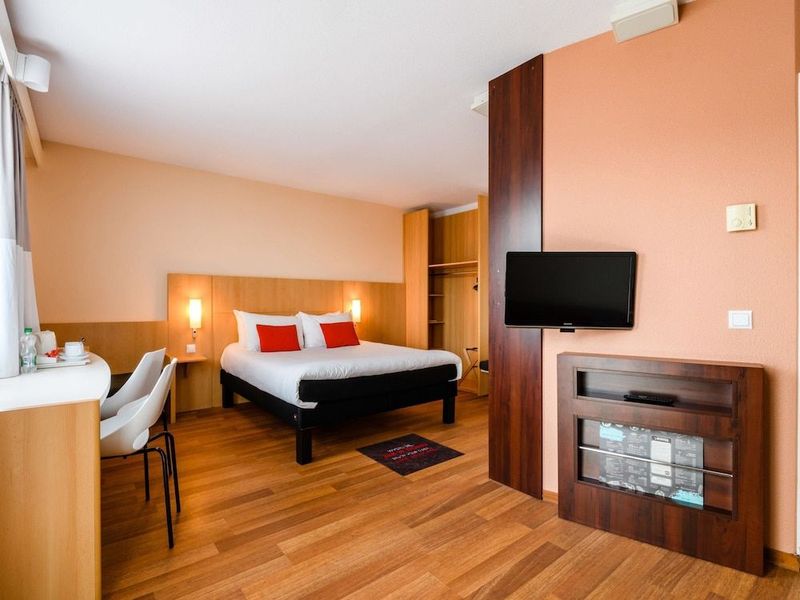 Hotel Ibis Warszawa Stare Miasto - Image 6