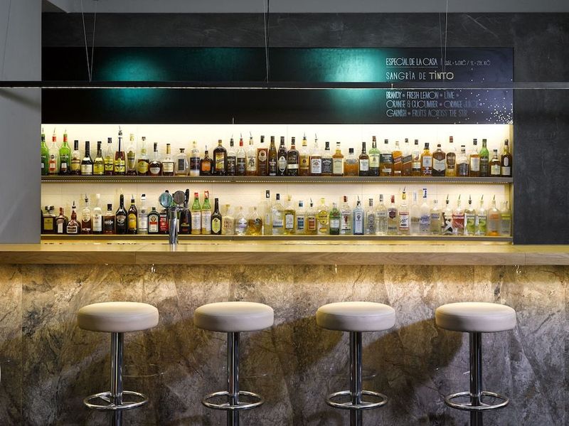 The ICON Hotel & Lounge - Image 8