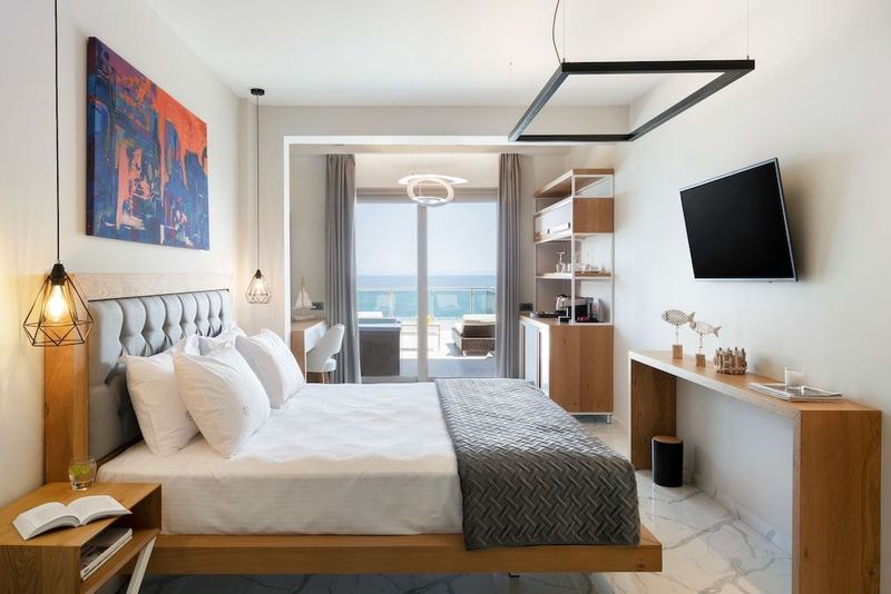 Sea Level Hotel - Image 6