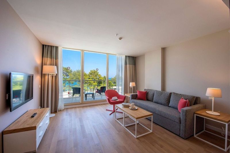 Akra Kemer - Image 7