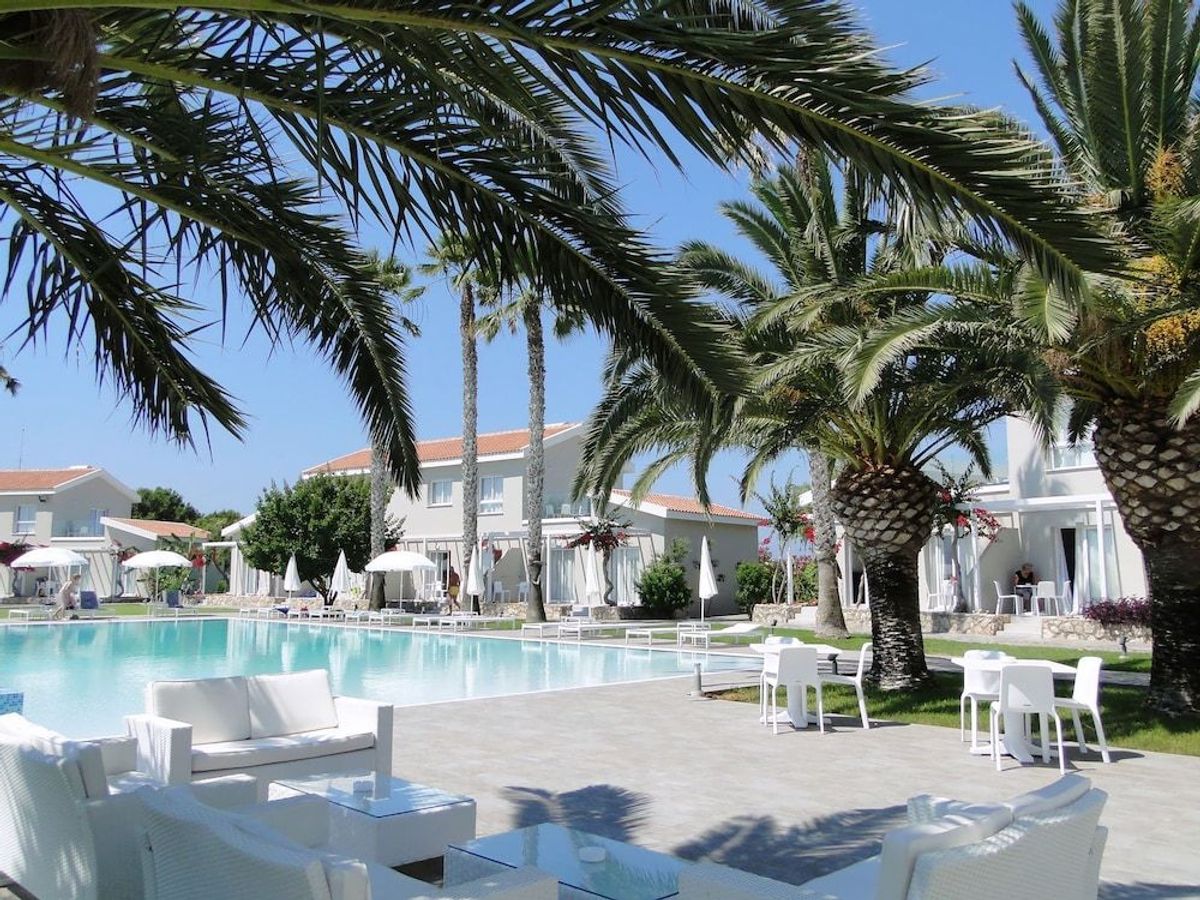 Slap af i fredelige omgivelser på lejlighedshotellet Mon Repos Design Hotel i udkanten af Ayia Napa.
