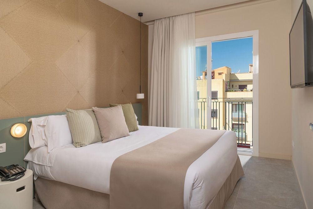 Aqua Hotel Bertran Park - Image 2