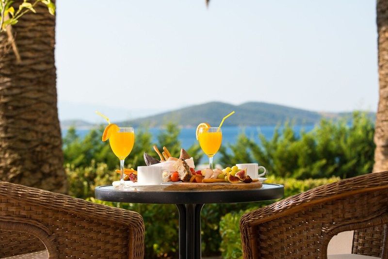 Alexandros Palace Hotel & Suites - Image 8