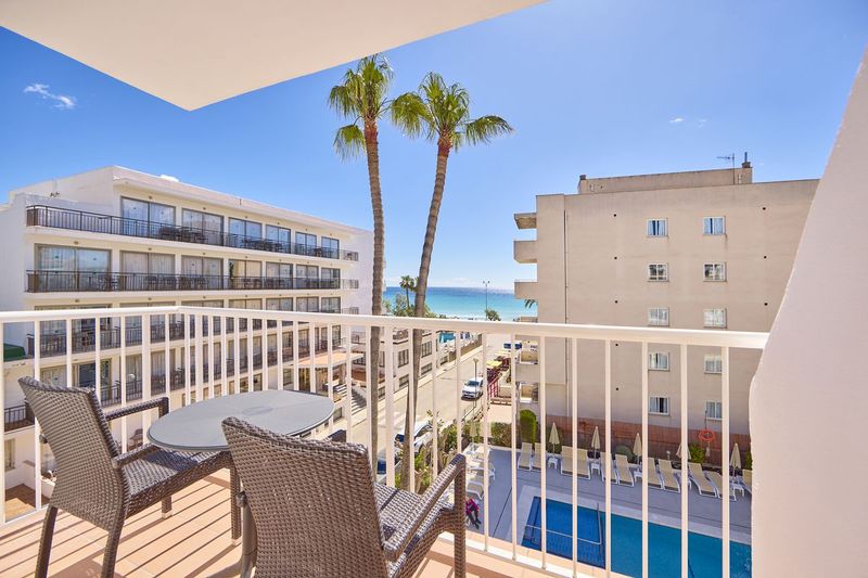 Universal Hotel Bikini - Image 8