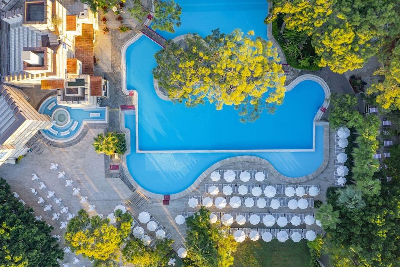 Hos Ulusoy Kemer Holiday Club kan du bo med adgang til faciliteter for hele familien ved havet i Göynük, Tyrkiet.