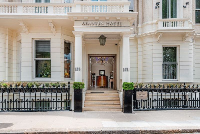 Ashburn Hotel - Image 2