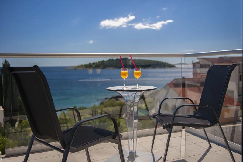 Life Hotel - Image 1