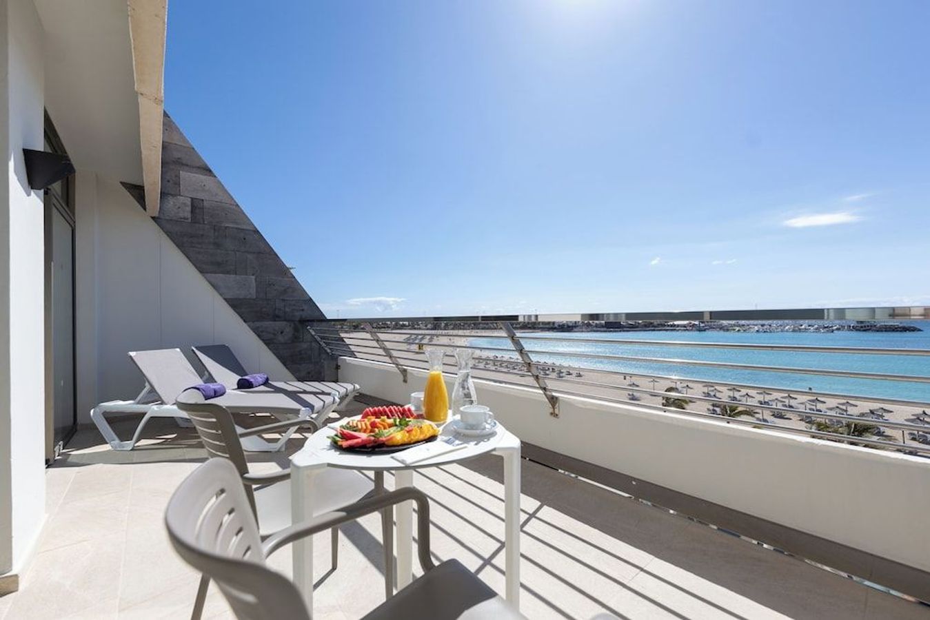 Rom, suite, villa med havutsikt på Fuerteventura. Hotell med basseng og spa