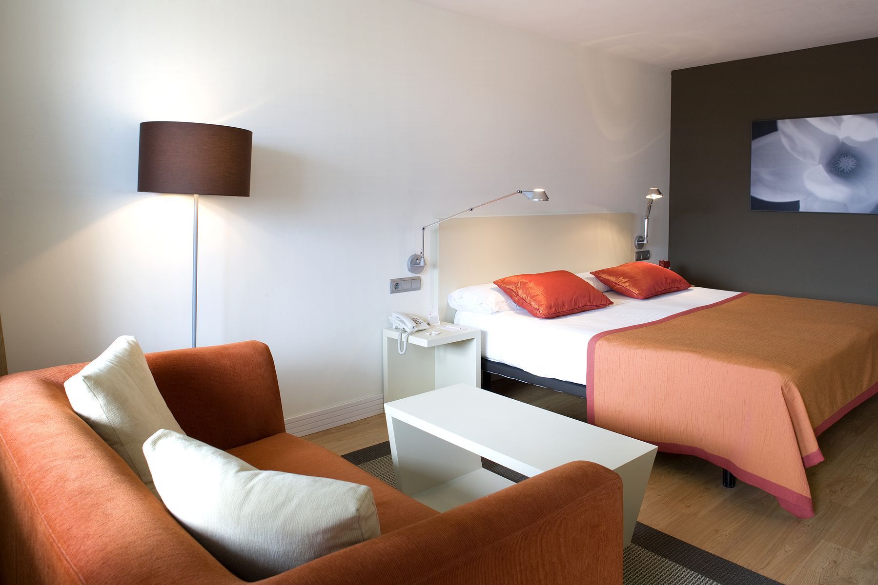 Magnolia Hotel - Image 2