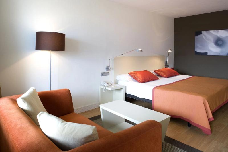 Magnolia Hotel - Image 2