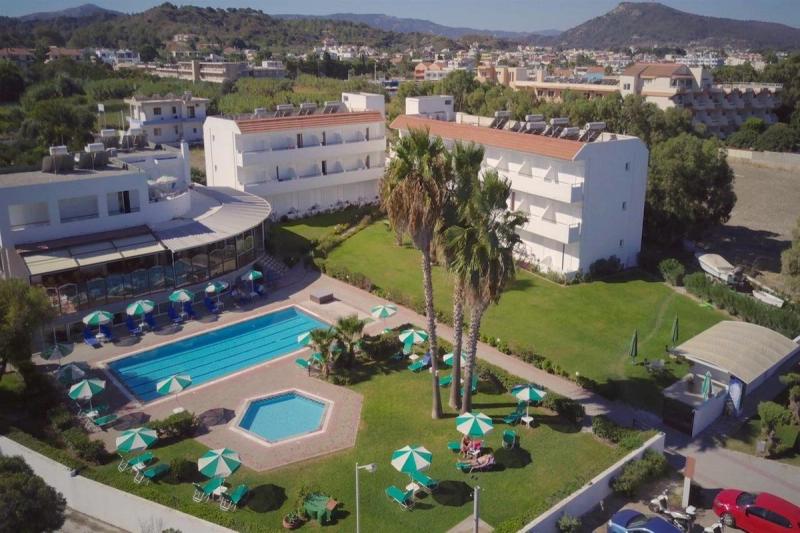 Pylea Beach Hotel - Image 3