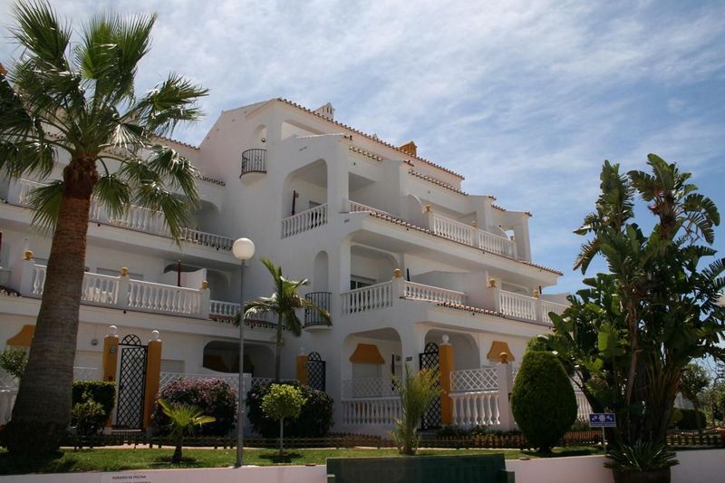 Las Rosas de Capistrano - Image 6