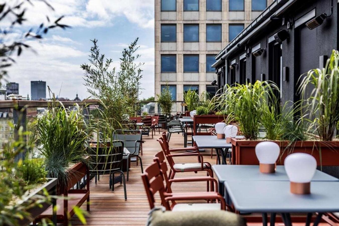 På Scandic Norreport i København kan du nyte en drink på takterrassen