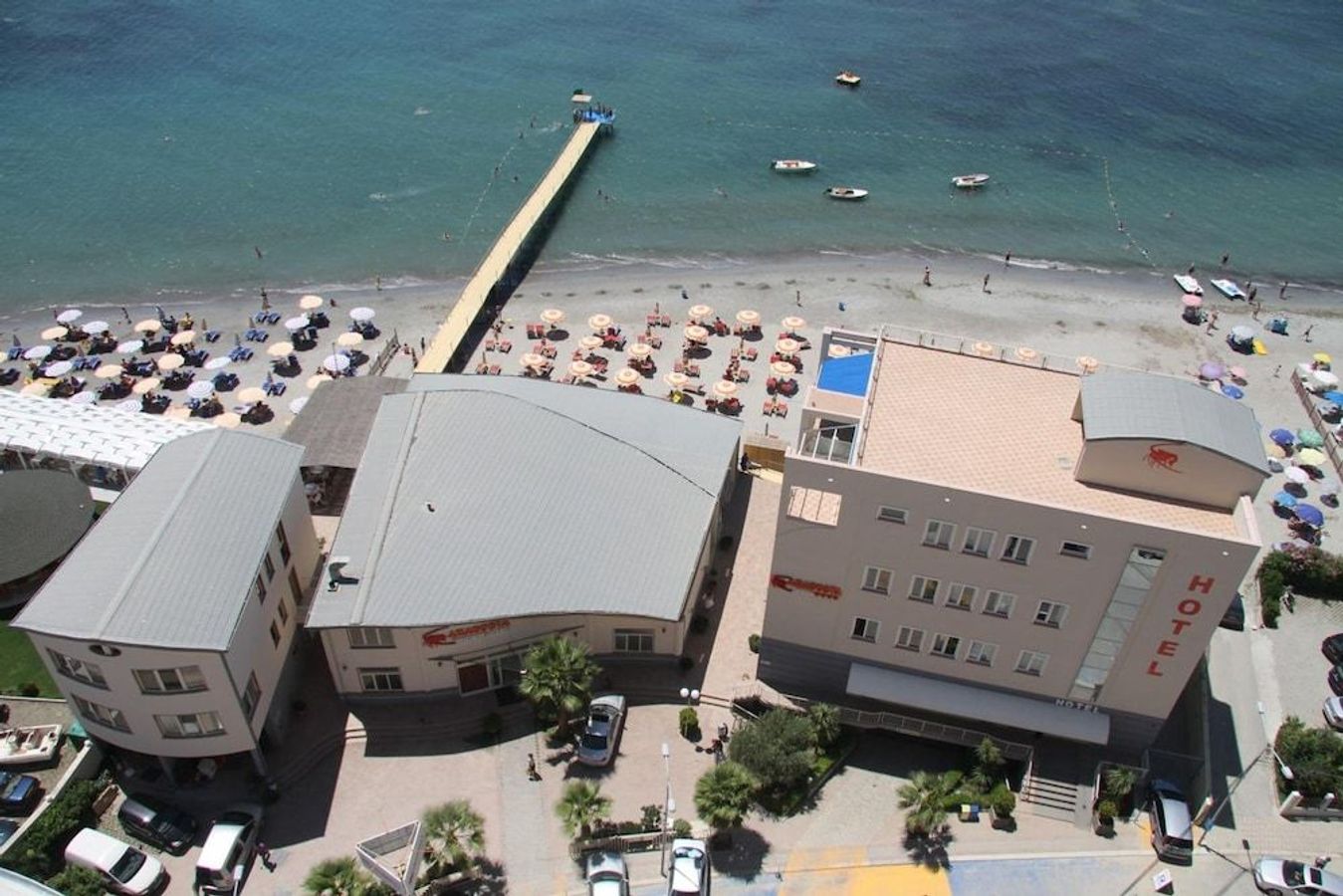 Aragosta Hotel ligger på en privat strand i Durres, Albanien. Hotellet har også en restaurant.