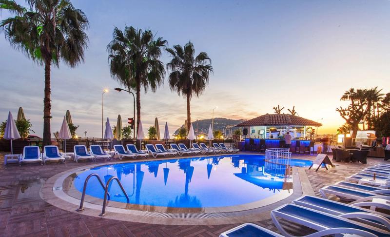 Parador Beach Hotel - Image 8