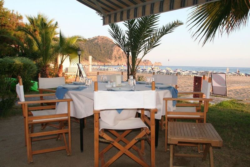 Elysee Beach Hotel - Image 4