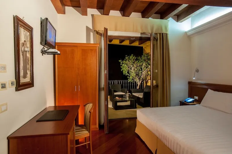 Hotel Flora