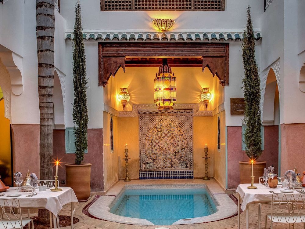 Riad Blanc i Marrakech poolrestaurant og spa