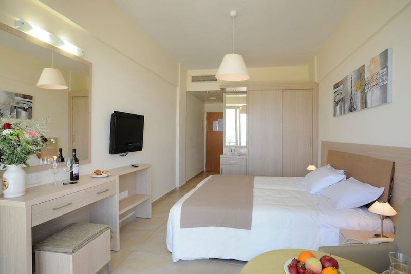 Pernera Beach Hotel - Image 6