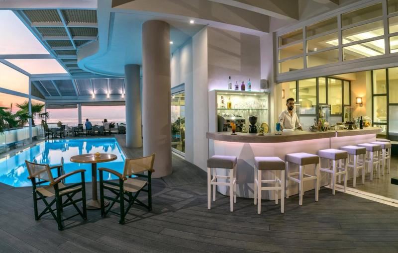 Swell Boutique Hotel - Image 2