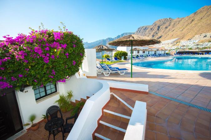 Ona Las Rosas har en bekvem beliggenhed i Santiago del Teide, Tenerife, og tilbyder lejligheder til hele familien.