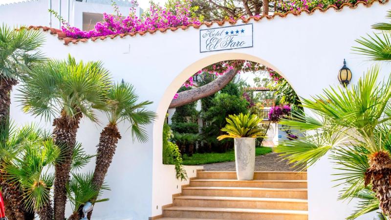 El Faro Hotel - Image 8