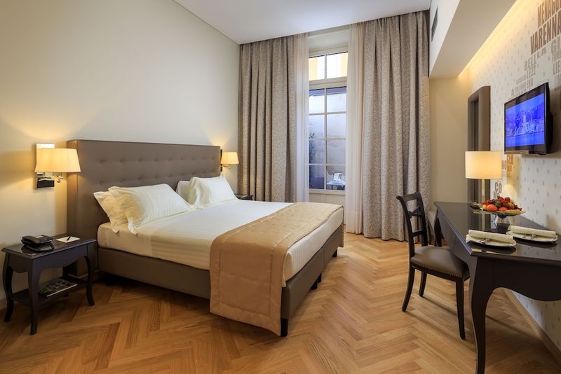 Palace Hotel - Image 4