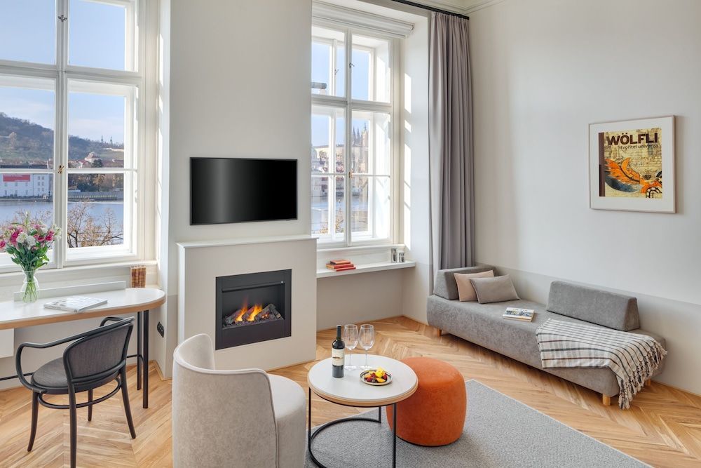 Hotel Leonardo & Bookquet - Image 2