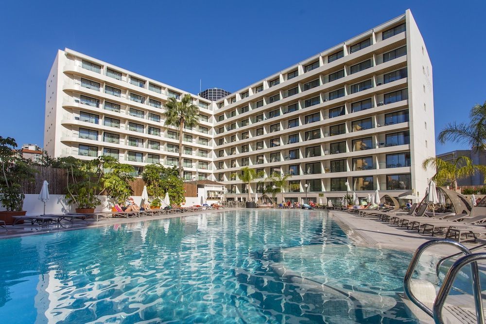 Hotel Presidente ligger centralt i Benidorm och har ett stort inbjudande poolområde där du kan koppla av.