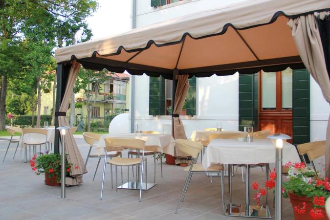 Terrasse på Hotel Relais Cà Sabbioni i Veneto