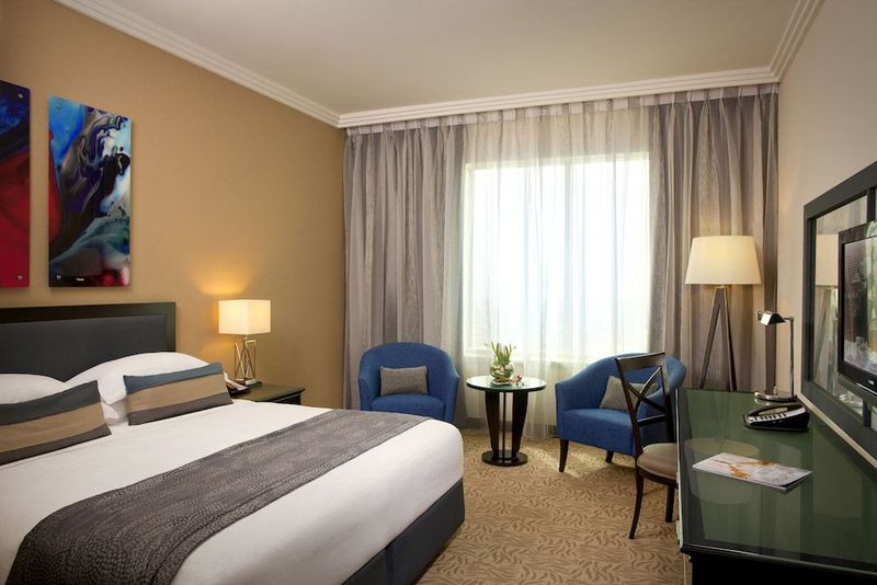 Towers Rotana Hotel - Image 4
