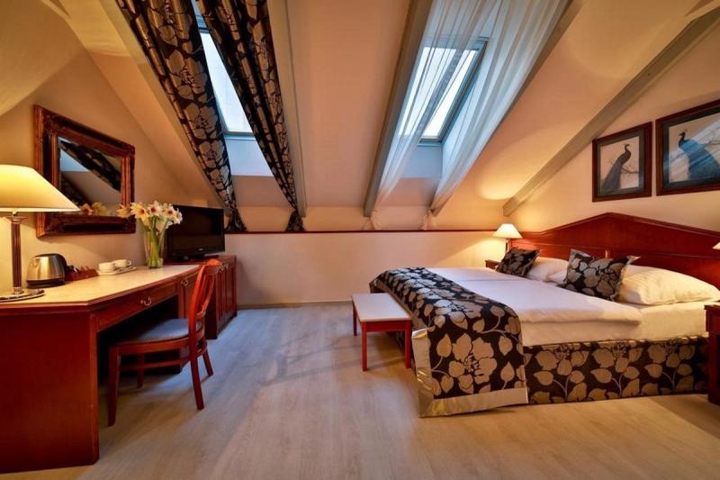 Hotel Carlton - Image 9