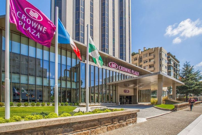 Crowne Plaza Porto - Image 3