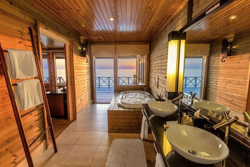 Komandoo Island Resort & Spa - Image 5