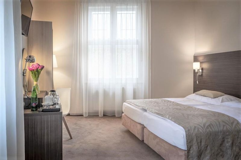 Pytloun Kampa Garden Hotel Prague - Image 7