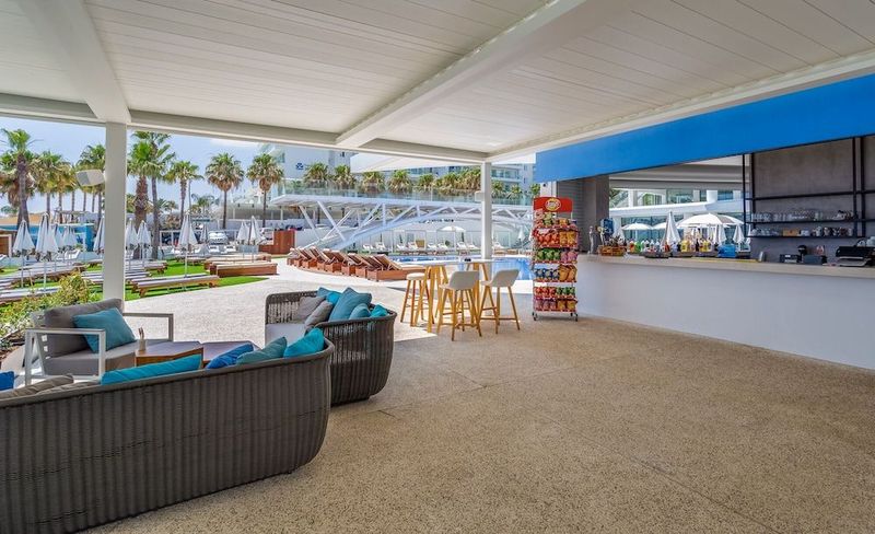 Flamingo Paradise Beach Hotel - Image 5