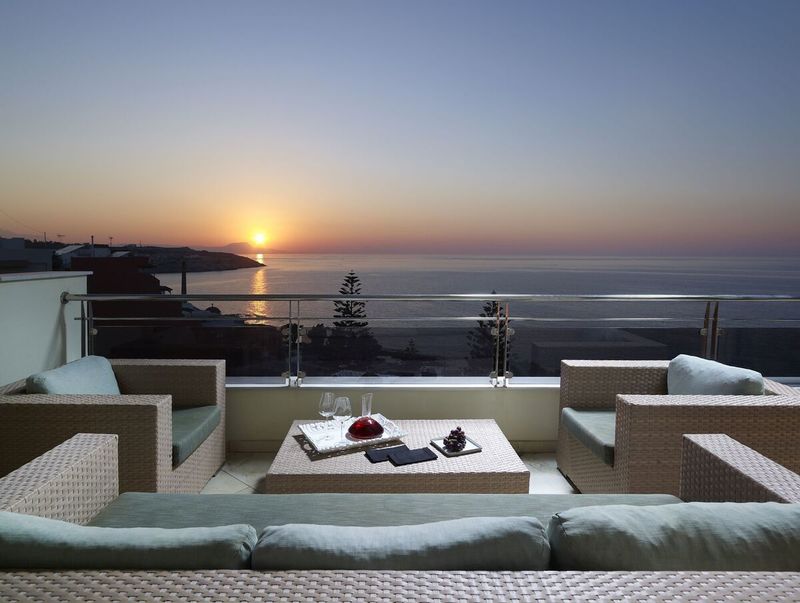 Macaris Suites & Spa - Image 10