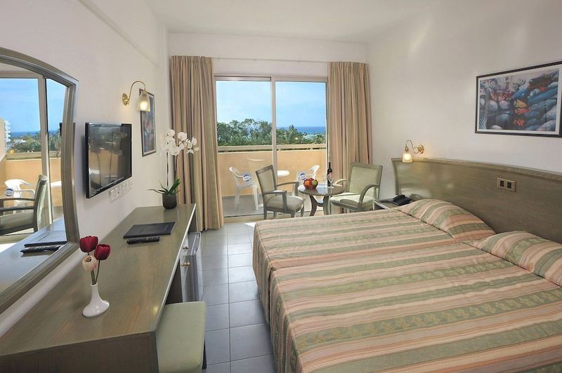 Nissiana Hotel - Image 9
