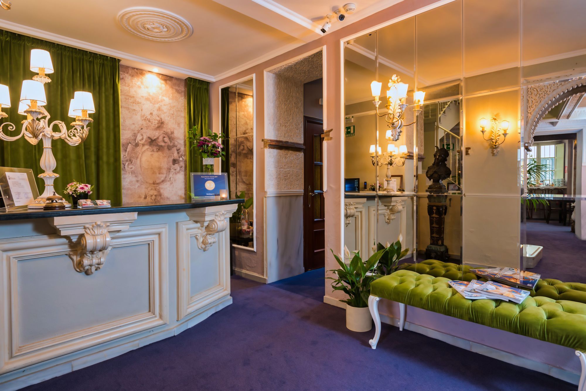 Voksenhotellet The Town House ligger i Marbella og ønsker deg velkommen til elegante rom med en hyggelig atmosfære.