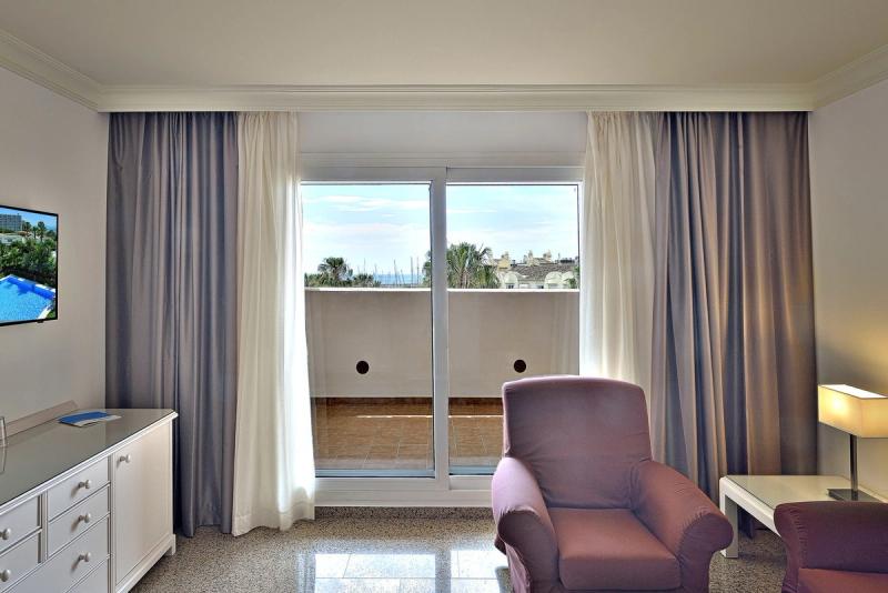 Mac Puerto Marina - Image 6