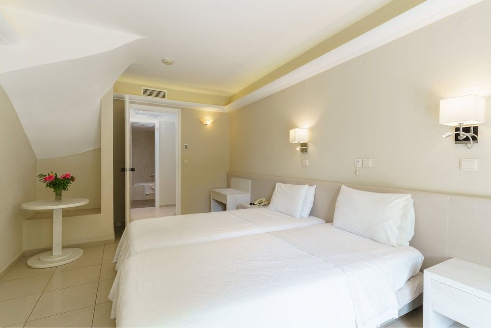Pearl Beach Hotel - Image 9