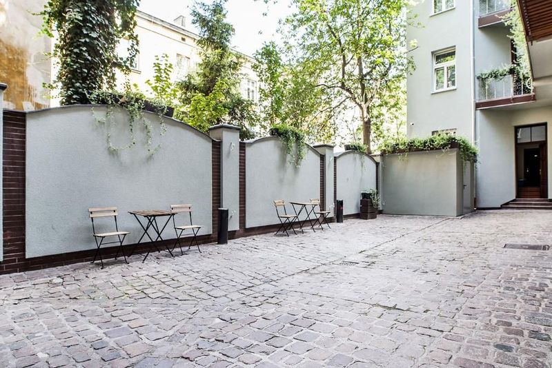 Aparthotel Old Town - Image 5