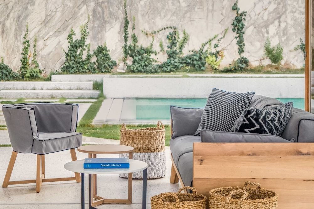 Semeli Boutique Hotel är ett vackert designat boutiquehotell som ligger fem minuter från stranden utanför Kokkari på Samos.