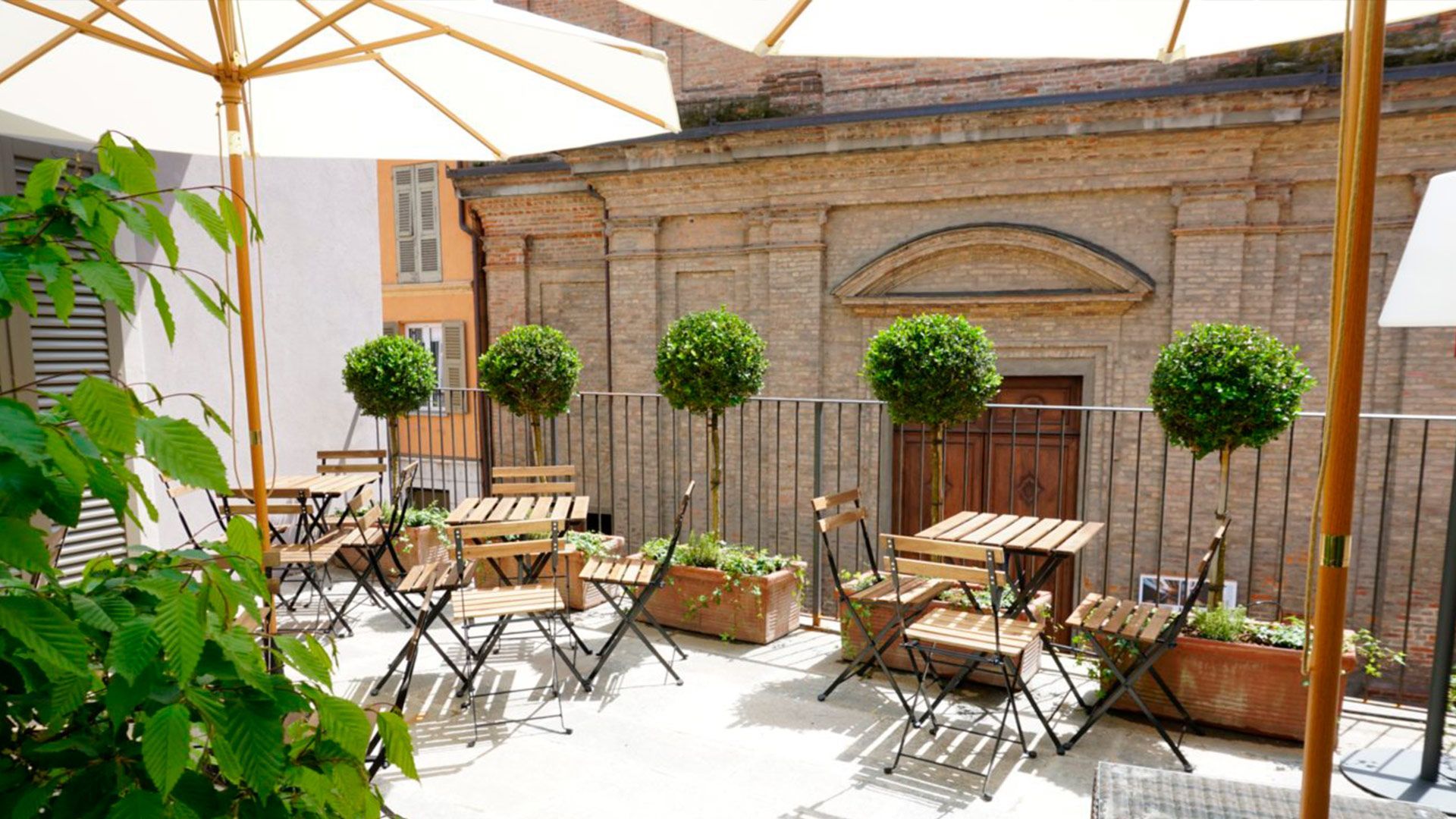 Terrasse på La Canonica Resort i Piemonte